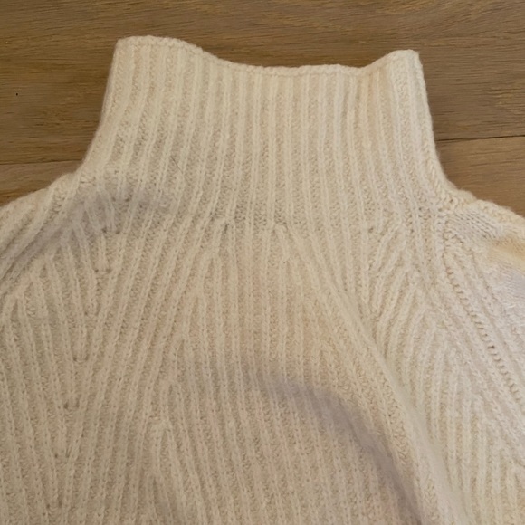 EUC Vince wool sweater, size S - Picture 3 of 4